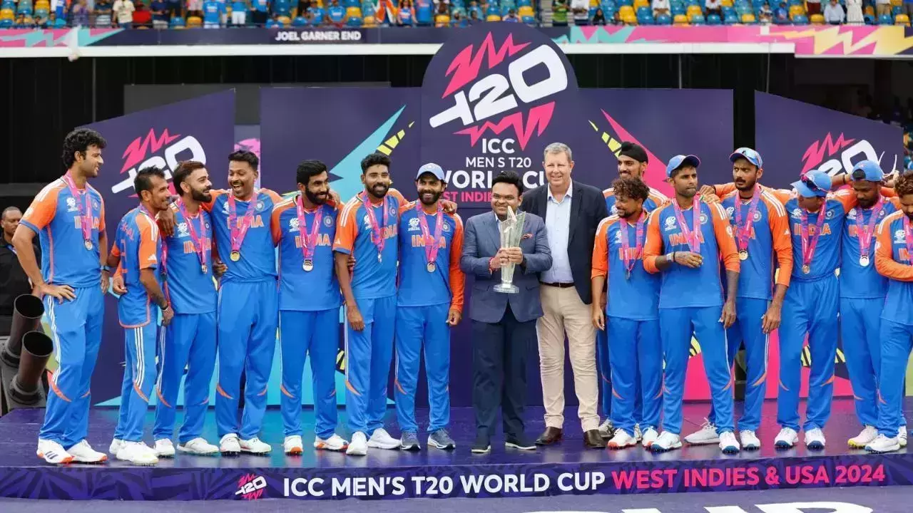 ഇന്ത്യന് ടീമിന് ലഭിച്ച സമ്മാനത്തുക 20 കോടി; ബിസിസിഐ നല്കുന്നത് 125 കോടി ഇന്ത്യന് ടീമിന് ലഭിച്ച സമ്മാനത്തുക 20 കോടി; ബിസിസിഐ നല്കുന്നത് 125 കോടി