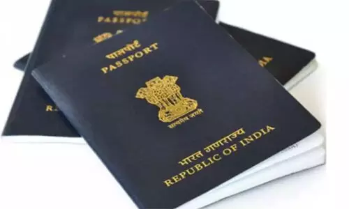 സ്വർണം വരുന്നത് പാസ്പോർട്ട് രൂപത്തിലും; കണ്ണൂർ വിമാനത്താവളത്തിൽ പിടിച്ചത് 87 ലക്ഷത്തിന്റെ സ്വർണം സ്വർണം വരുന്നത് പാസ്പോർട്ട് രൂപത്തിലും; കണ്ണൂർ വിമാനത്താവളത്തിൽ പിടിച്ചത് 87 ലക്ഷത്തിന്റെ സ്വർണം