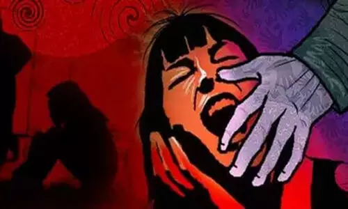 യുപിയില് അധ്യാപകന് ബലാല്സംഗം ചെയ്ത 14 കാരി മാസങ്ങള്ക്കു ശേഷം മരിച്ചു യുപിയില് അധ്യാപകന് ബലാല്സംഗം ചെയ്ത 14 കാരി മാസങ്ങള്ക്കു ശേഷം മരിച്ചു