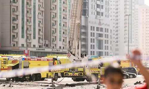 ഷാര്ജയില് ബഹുനില കെട്ടിടത്തില് തീപിടിത്തം ഷാര്ജയില് ബഹുനില കെട്ടിടത്തില് തീപിടിത്തം