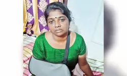 സ്കൂട്ടർ യാത്രക്കാരിയെ ആക്രമിച്ച് ഏഴുപവൻ കവർന്നു; ഗുരുതര പരിക്ക്‌