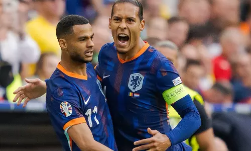 യൂറോ കപ്പ്; ഡച്ച് പട ക്വാര്ട്ടറില്; റുമാനിയ തകര്ന്നു യൂറോ കപ്പ്; ഡച്ച് പട ക്വാര്ട്ടറില്; റുമാനിയ തകര്ന്നു