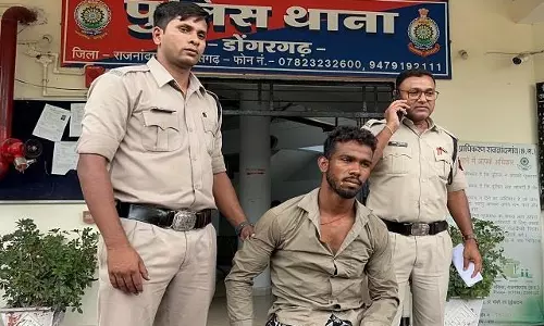 പശുവിനു നേരെ ലൈംഗികാതിക്രമം; ഛത്തീസ്ഗഢില് യുവാവ് അറസ്റ്റില് പശുവിനു നേരെ ലൈംഗികാതിക്രമം; ഛത്തീസ്ഗഢില് യുവാവ് അറസ്റ്റില്