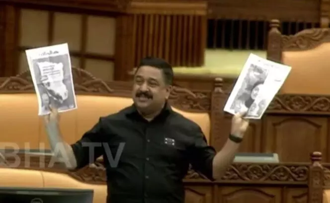 എത്ര ഗര്ഭിണികള് നടുറോഡില് പ്രസവിച്ചു; റോഡ് ശോച്യാവസ്ഥയില് നിയമസഭയില് നജീബ് കാന്തപുരം എത്ര ഗര്ഭിണികള് നടുറോഡില് പ്രസവിച്ചു; റോഡ് ശോച്യാവസ്ഥയില് നിയമസഭയില് നജീബ് കാന്തപുരം