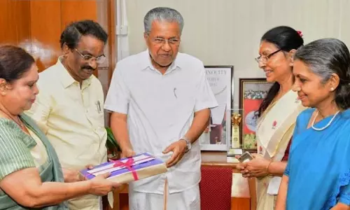 ഹേമാ കമ്മിറ്റി റിപോര്ട്ട് പുറത്തുവിടുന്നതിനെതിരേ ഹരജിയുമായി നടി രഞ്ജിനി ഹേമാ കമ്മിറ്റി റിപോര്ട്ട് പുറത്തുവിടുന്നതിനെതിരേ ഹരജിയുമായി നടി രഞ്ജിനി