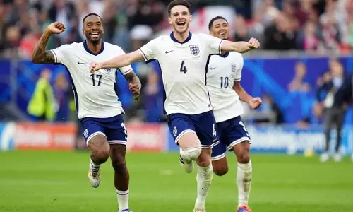 യൂറോ കപ്പ്; പൊരുതി വീണ് സ്വിസ്; പെനാല്റ്റി ഷൂട്ടൗട്ടില് ഇംഗ്ലണ്ട് യൂറോ കപ്പ്; പൊരുതി വീണ് സ്വിസ്; പെനാല്റ്റി ഷൂട്ടൗട്ടില് ഇംഗ്ലണ്ട്