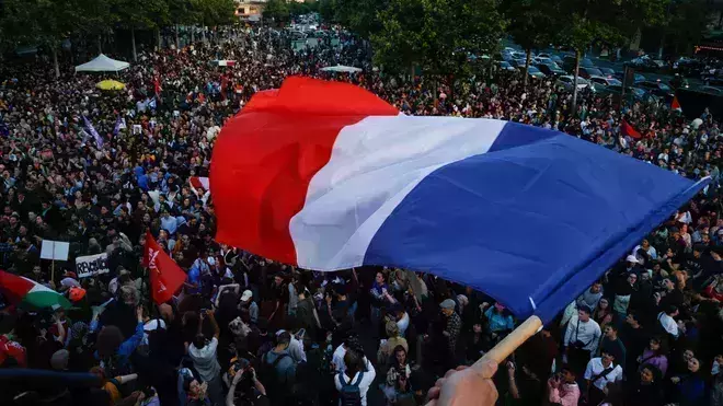 ഫ്രാന്സില് ഇടത് മുന്നേറ്റം; തീവ്ര വലതുപക്ഷത്തിന് അപ്രതീക്ഷിത തിരിച്ചടി ഫ്രാന്സില് ഇടത് മുന്നേറ്റം; തീവ്ര വലതുപക്ഷത്തിന് അപ്രതീക്ഷിത തിരിച്ചടി