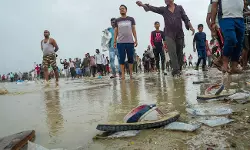 ഹാത്‌റസ് ദുരന്തം: ആറ് ഉദ്യോഗസ്ഥര്‍ സസ്‌പെന്‍ഷനില്‍; ആള്‍ദൈവത്തെ പ്രതിചേര്‍ക്കാതെ യുപി പോലിസ്