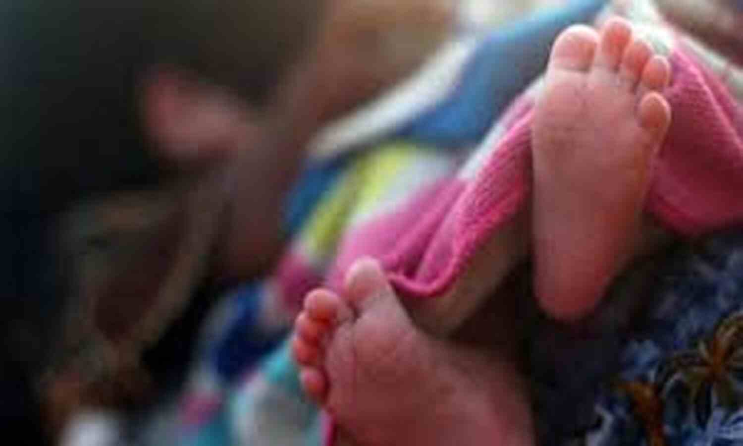 നായ്ക്കള് കടിച്ചുകീറിയ നിലയില് നവജാതശിശുവിന്റെ മൃതദേഹം നായ്ക്കള് കടിച്ചുകീറിയ നിലയില് നവജാതശിശുവിന്റെ മൃതദേഹം