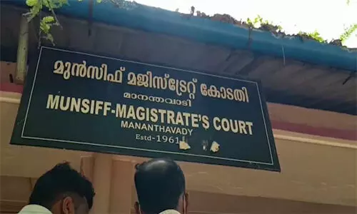 പിഞ്ചുകുഞ്ഞ് പൊള്ളലേറ്റ് മരിച്ച സംഭവം; പ്രതികൾക്ക് വേണ്ടി ഹാജരായത് പബ്ലിക് പ്രോസിക്യൂട്ടർ, നടപടി വിവാദത്തിൽ പിഞ്ചുകുഞ്ഞ് പൊള്ളലേറ്റ് മരിച്ച സംഭവം; പ്രതികൾക്ക് വേണ്ടി ഹാജരായത് പബ്ലിക് പ്രോസിക്യൂട്ടർ, നടപടി വിവാദത്തിൽ