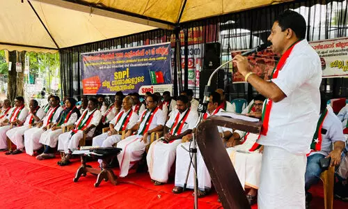 പ്ലസ് വണ് പഠനത്തിന് മതിയായ സൗകര്യം ഒരുക്കുക; കോഴിക്കോട് കലക്ടറേറ്റ് കവാടത്തില് എസ് ഡിപി ഐ സത്യഗ്രഹം സംഘടിപ്പിച്ചു പ്ലസ് വണ് പഠനത്തിന് മതിയായ സൗകര്യം ഒരുക്കുക; കോഴിക്കോട് കലക്ടറേറ്റ് കവാടത്തില് എസ് ഡിപി ഐ സത്യഗ്രഹം സംഘടിപ്പിച്ചു