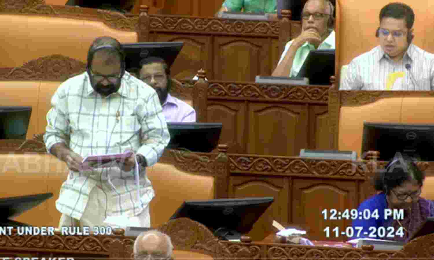 പ്ലസ് വണ് സീറ്റ് പ്രതിസന്ധി: 138 താല്ക്കാലിക ബാച്ച് അനുവദിച്ചതായി മന്ത്രി വി ശിവന്കുട്ടി പ്ലസ് വണ് സീറ്റ് പ്രതിസന്ധി: 138 താല്ക്കാലിക ബാച്ച് അനുവദിച്ചതായി മന്ത്രി വി ശിവന്കുട്ടി