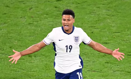 കണ്ണീരുമായി ഓറഞ്ച് പട; യൂറോയില് ഇംഗ്ലണ്ട്-സ്പെയിന് ഫൈനല് കണ്ണീരുമായി ഓറഞ്ച് പട; യൂറോയില് ഇംഗ്ലണ്ട്-സ്പെയിന് ഫൈനല്