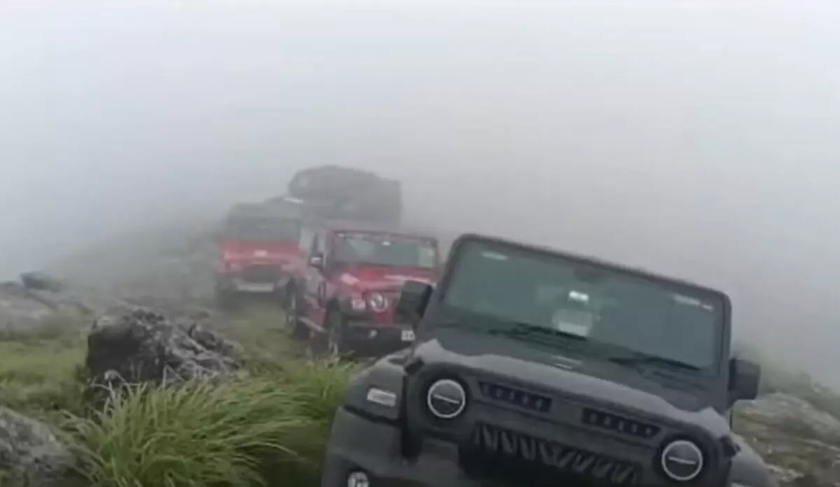 ഓഫ് റോഡ് ട്രക്കിങ്; ഇടുക്കിയില് 27 വാഹനങ്ങള് മലമുകളില് കുടുങ്ങി ഓഫ് റോഡ് ട്രക്കിങ്; ഇടുക്കിയില് 27 വാഹനങ്ങള് മലമുകളില് കുടുങ്ങി