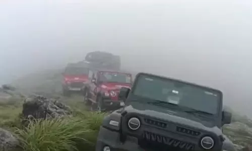 ഓഫ് റോഡ് ട്രക്കിങ്; ഇടുക്കിയില്‍ 27 വാഹനങ്ങള്‍ മലമുകളില്‍ കുടുങ്ങി