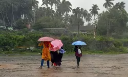 കനത്ത മഴ; അഞ്ച് ജില്ലകളിലെ വിദ്യാഭ്യാസ സ്ഥാപനങ്ങള്‍ക്ക് നാളെ അവധി