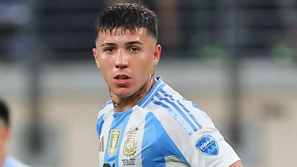 അര്ജന്റീന ടീം അംഗങ്ങളുടെ വംശീയ വിദ്വേഷത്തിന്റെ വീഡിയോ; എന്സോ ഫെര്ണാണ്ടസിനെ അണ്ഫോളോ ചെയ്ത് ചെല്സി താരങ്ങള് അര്ജന്റീന ടീം അംഗങ്ങളുടെ വംശീയ വിദ്വേഷത്തിന്റെ വീഡിയോ; എന്സോ ഫെര്ണാണ്ടസിനെ അണ്ഫോളോ ചെയ്ത് ചെല്സി താരങ്ങള്