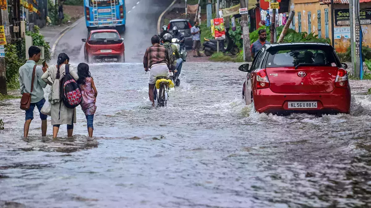 കനത്ത മഴ; വയനാട് ജില്ലയിലെ വിദ്യാഭ്യാസ സ്ഥാപനങ്ങള്‍ക്ക് നാളെ അവധി