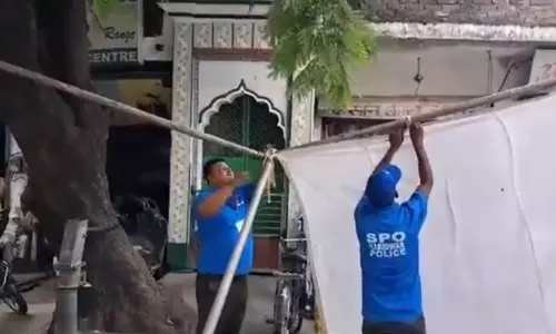 കാവഡ് യാത്ര: മസ്ജിദും മഖ്ബറയും കെട്ടിമറച്ച് ഉത്തരാഖണ്ഡ് സര്‍ക്കാര്‍; വിവാദമായപ്പോള്‍ മാറ്റി(വീഡിയോ)