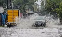 കനത്ത മഴ: മൂന്ന് ജില്ലകളിലെ വിദ്യാഭ്യാസ സ്ഥാപനങ്ങള്‍ക്ക് നാളെ അവധി