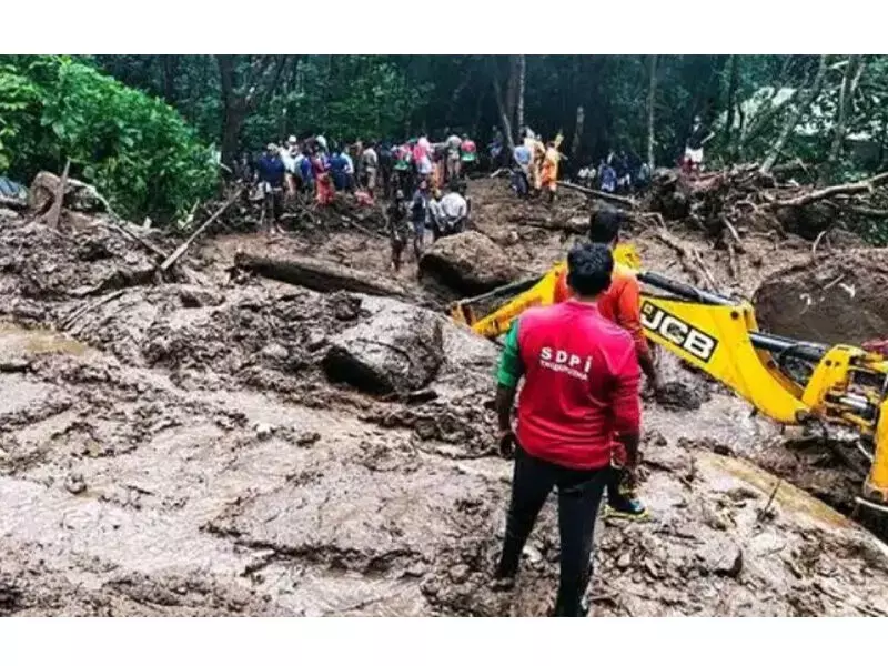 കോഴിക്കോട് വിലങ്ങാടും ഉരുള്പൊട്ടല്; ഒരാളെ കാണാനില്ല; മലയങ്ങാട് പാലം ഒലിച്ചുപോയി കോഴിക്കോട് വിലങ്ങാടും ഉരുള്പൊട്ടല്; ഒരാളെ കാണാനില്ല; മലയങ്ങാട് പാലം ഒലിച്ചുപോയി