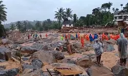 ഉരുള്‍പൊട്ടല്‍; മുണ്ടക്കൈ ഒറ്റപ്പെട്ടു; അകത്തു കടക്കാനാകാതെ രക്ഷാപ്രവര്‍ത്തകര്‍