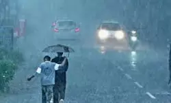 മഴ കനക്കും: വിനോദ സഞ്ചാര കേന്ദ്രങ്ങളില്‍ വിലക്ക്; രാത്രിയാത്ര നിരോധിച്ചു