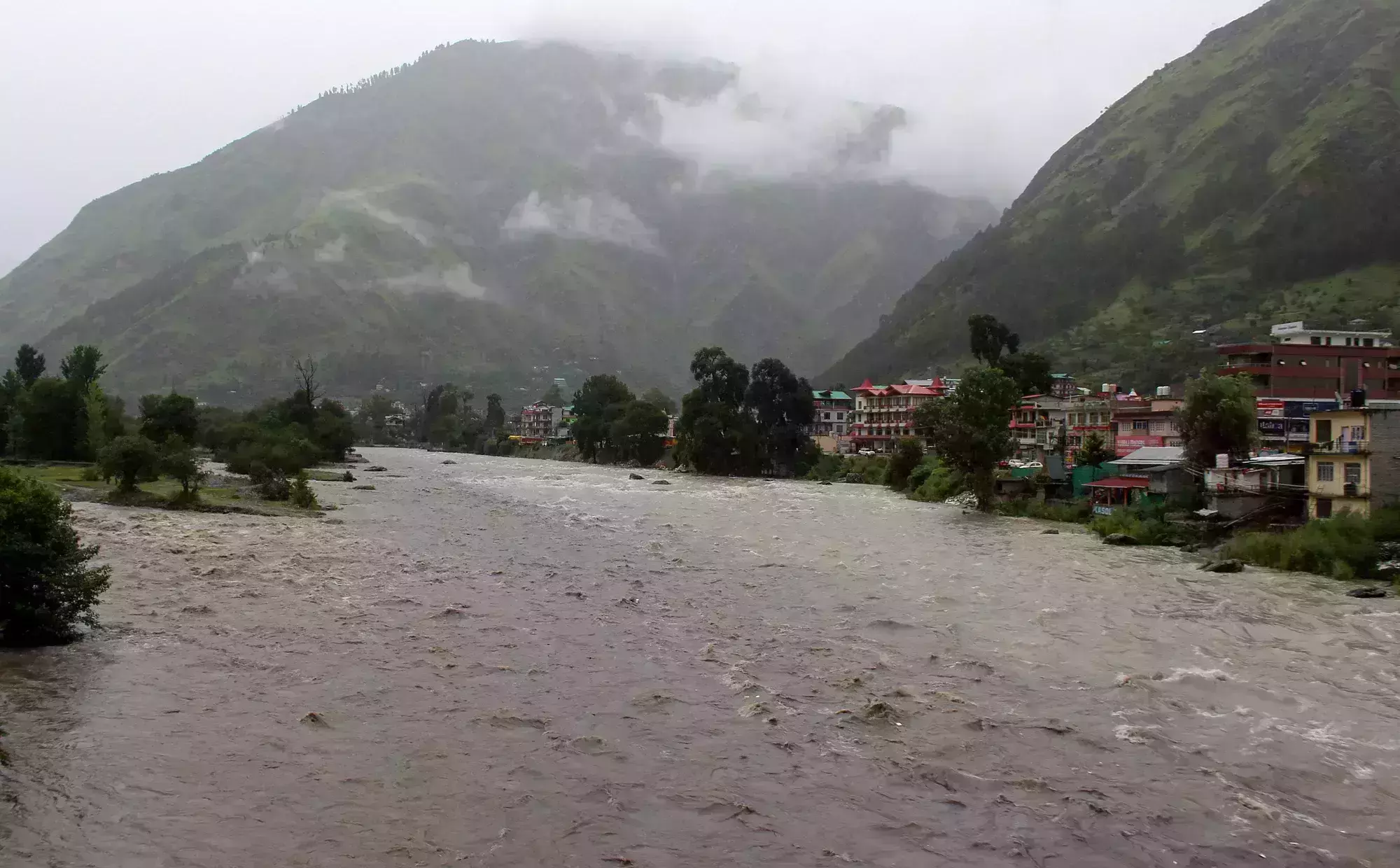 നദികളിലെ ജലനിരപ്പ് അപകടകരമായി ഉയരുന്നു; കേന്ദ്ര ജല കമ്മീഷന് ഓറഞ്ച്, മഞ്ഞ അലര്ട്ടുകള് പ്രഖ്യാപിച്ചു നദികളിലെ ജലനിരപ്പ് അപകടകരമായി ഉയരുന്നു; കേന്ദ്ര ജല കമ്മീഷന് ഓറഞ്ച്, മഞ്ഞ അലര്ട്ടുകള് പ്രഖ്യാപിച്ചു