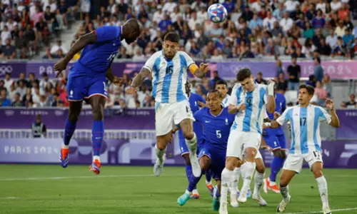 ഒളിംപിക്സ് ഫുട്ബോള്: സീനിയേഴ്സിന് വേണ്ടി ജൂനിയേഴ്സ് പക വീട്ടി; ഫ്രാന്സിനോട് തോറ്റ് അര്ജന്റീന പുറത്ത് ഒളിംപിക്സ് ഫുട്ബോള്: സീനിയേഴ്സിന് വേണ്ടി ജൂനിയേഴ്സ് പക വീട്ടി; ഫ്രാന്സിനോട് തോറ്റ് അര്ജന്റീന പുറത്ത്