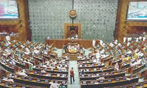 തുടര്‍ച്ചയായ രണ്ടാം ദിവസവും പ്രതിപക്ഷ ബഹളം; ഉച്ചയ്ക്ക് 12 മണി വരെ സഭ പിരിഞ്ഞു