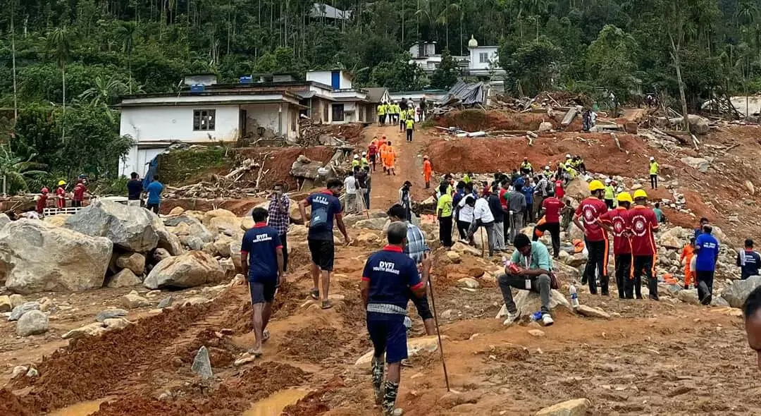 വയനാട് ഉരുള്പൊട്ടല്; ദുരന്തഭൂമിയില് ഇന്നും ജനകീയ തിരച്ചില്; കണ്ടെത്താനുള്ളത് 126 പേരെ വയനാട് ഉരുള്പൊട്ടല്; ദുരന്തഭൂമിയില് ഇന്നും ജനകീയ തിരച്ചില്; കണ്ടെത്താനുള്ളത് 126 പേരെ