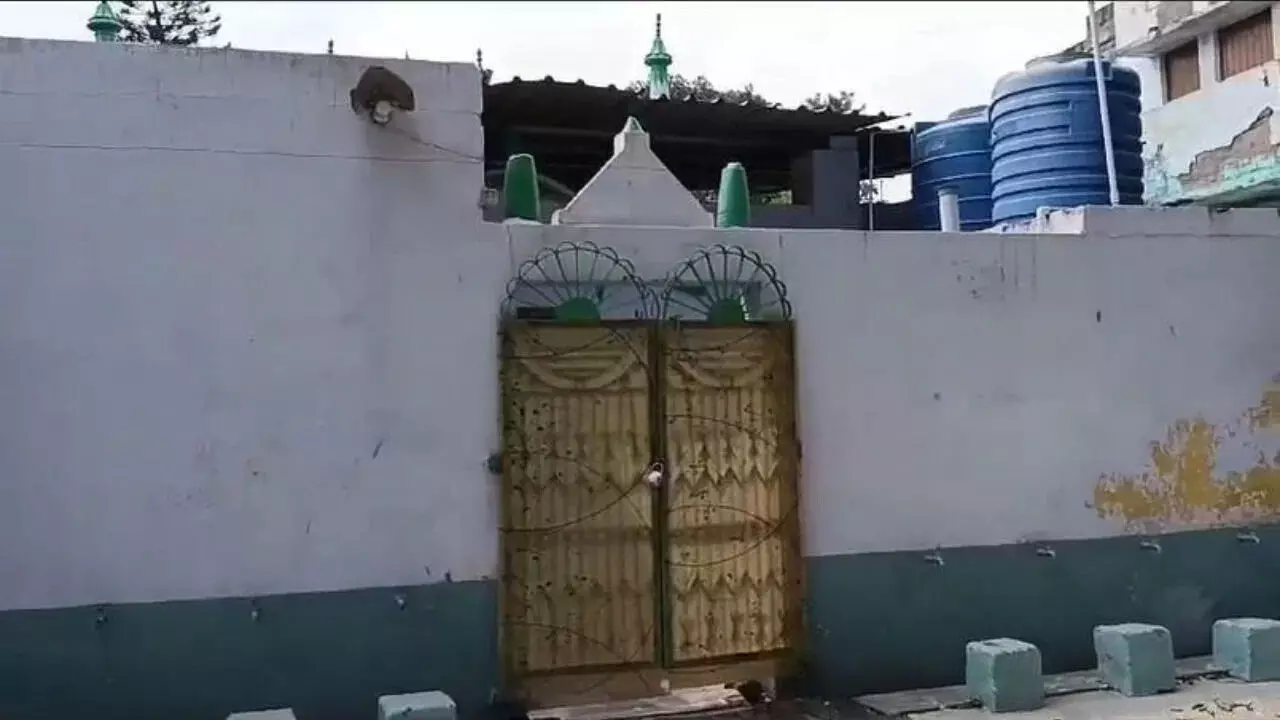 യുപിയിയില് ബ്രിട്ടീഷുകാരുടെ കാലത്ത് നിര്മിച്ച പള്ളിയില് മുസ് ലിംകള്ക്ക് വിലക്ക് യുപിയിയില് ബ്രിട്ടീഷുകാരുടെ കാലത്ത് നിര്മിച്ച പള്ളിയില് മുസ് ലിംകള്ക്ക് വിലക്ക്