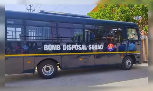 ഡല്ഹിയിലെ നിരവധി മാളുകള്ക്ക് ബോംബ് ഭീഷണി ഡല്ഹിയിലെ നിരവധി മാളുകള്ക്ക് ബോംബ് ഭീഷണി