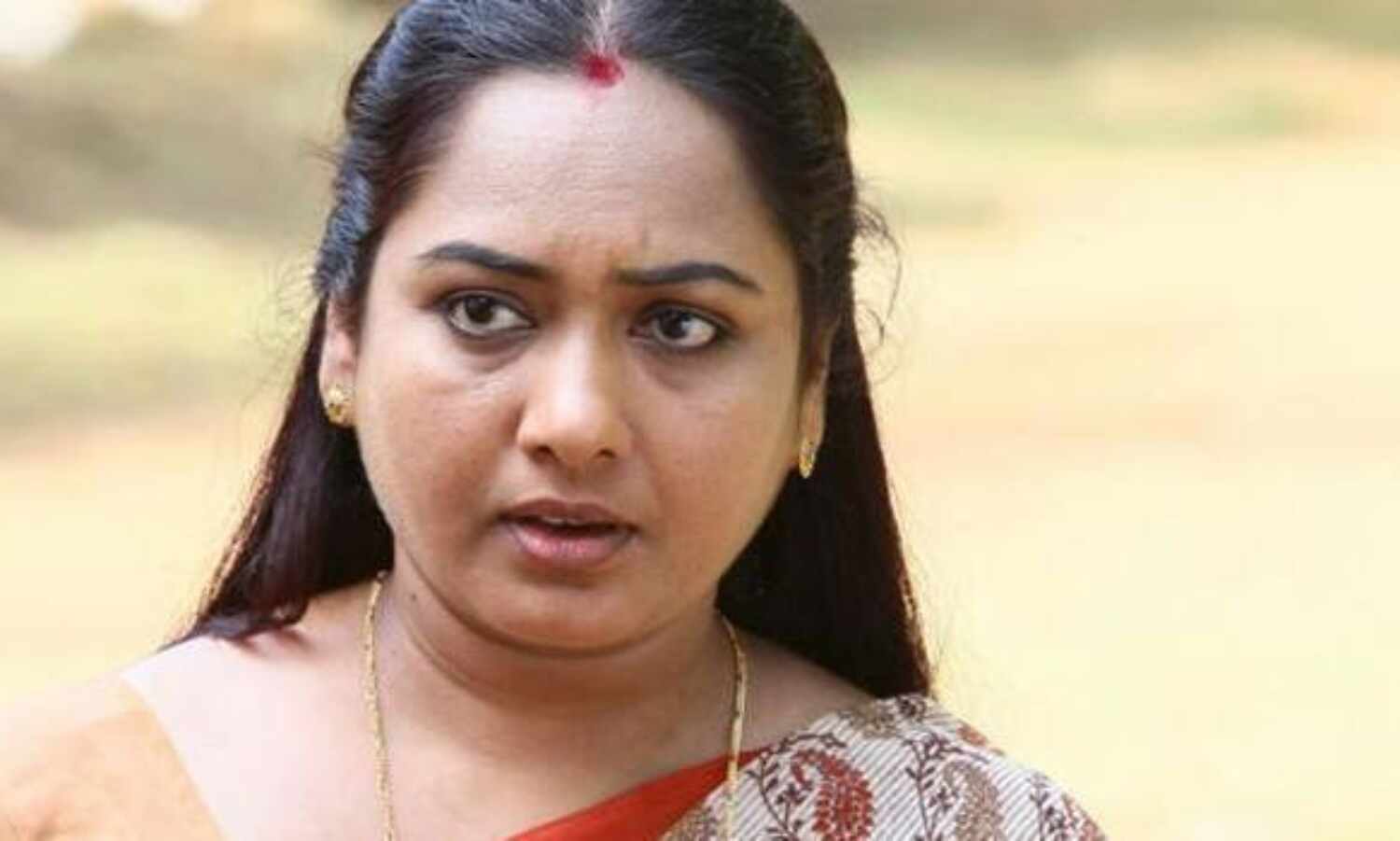 ചെരിപ്പൂരി അടിക്കാന് പോയിട്ടുണ്ട്; സിനിമയിലെ മോശം അനുഭവത്തെ കുറിച്ച് നടി ഉഷ ചെരിപ്പൂരി അടിക്കാന് പോയിട്ടുണ്ട്; സിനിമയിലെ മോശം അനുഭവത്തെ കുറിച്ച് നടി ഉഷ