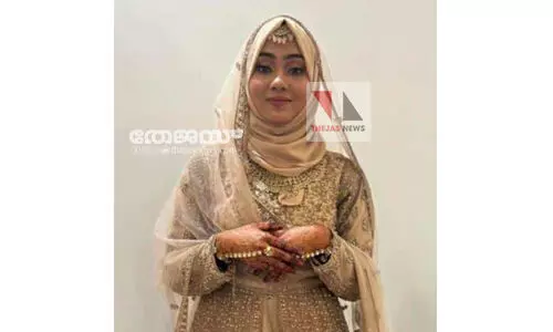 പനി ബാധിച്ച് ചികില്സയിലായിരുന്ന നവവധു മരിച്ചു പനി ബാധിച്ച് ചികില്സയിലായിരുന്ന നവവധു മരിച്ചു