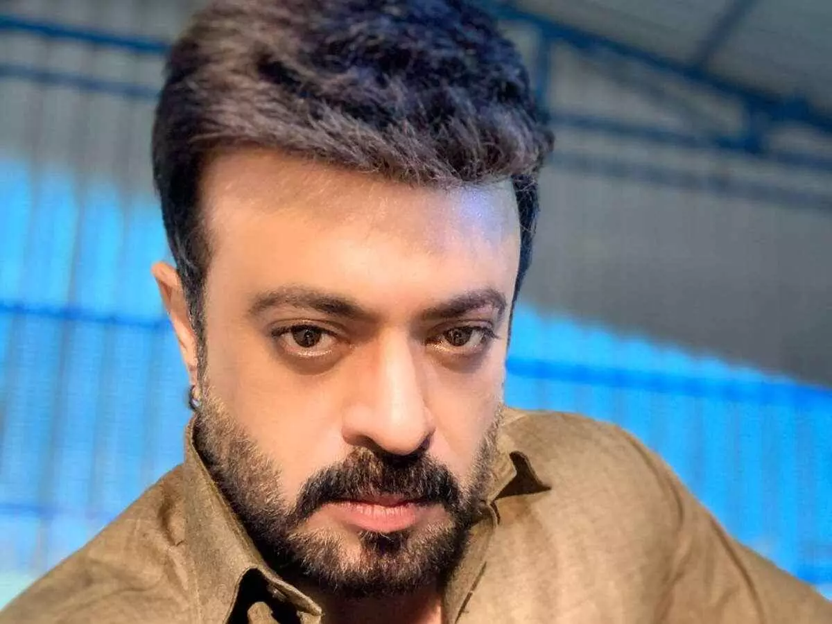 റിയാസ് ഖാനില് നിന്നും മോശം അനുഭവം; ആരോപണവുമായി നടി രംഗത്ത് റിയാസ് ഖാനില് നിന്നും മോശം അനുഭവം; ആരോപണവുമായി നടി രംഗത്ത്