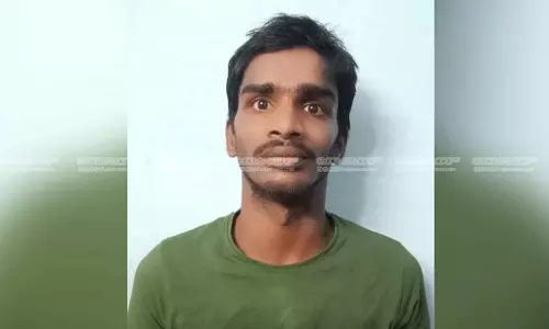 പോലിസ് സ്ക്വാഡ് ചമഞ്ഞു ആള്മാറട്ടം; യുവാവിനെ കാപ്പ ചുമത്തി അറസ്റ്റ് ചെയ്തു പോലിസ് സ്ക്വാഡ് ചമഞ്ഞു ആള്മാറട്ടം; യുവാവിനെ കാപ്പ ചുമത്തി അറസ്റ്റ് ചെയ്തു