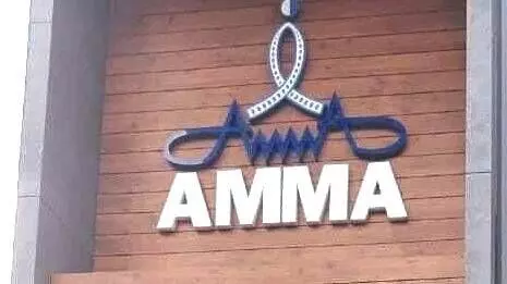 അമ്മയില് പ്രതിസന്ധി രൂക്ഷം; എക്സിക്യൂട്ടിവ് പിരിച്ചു വിട്ടേക്കും അമ്മയില് പ്രതിസന്ധി രൂക്ഷം; എക്സിക്യൂട്ടിവ് പിരിച്ചു വിട്ടേക്കും