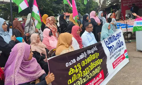 ഹേമാ കമ്മിറ്റി റിപോര്‍ട്ട്: കൂട്ടരാജിയും പിരിച്ചുവിടലും പരിഹാരമല്ല; വിമന്‍ ഇന്ത്യാ മൂവ്‌മെന്റ് പ്രതിഷേധം സംഘടിപ്പിച്ചു