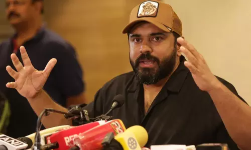 തനിക്കെതിരെയുള്ള പീഡനപരാതിക്കു പിന്നില് സിനിമയിലുള്ളവര് തന്നെയെന്ന് സംശയം: നിവിന് പോളി തനിക്കെതിരെയുള്ള പീഡനപരാതിക്കു പിന്നില് സിനിമയിലുള്ളവര് തന്നെയെന്ന് സംശയം: നിവിന് പോളി