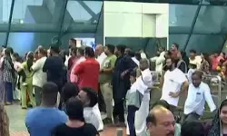 തിരുവനന്തപുരം വിമാനത്താവളത്തിൽ കരാര് തൊഴിലാളികളുടെ സമരം; വിമാന സര്വീസുകള് വൈകുന്നു തിരുവനന്തപുരം വിമാനത്താവളത്തിൽ കരാര് തൊഴിലാളികളുടെ സമരം; വിമാന സര്വീസുകള് വൈകുന്നു