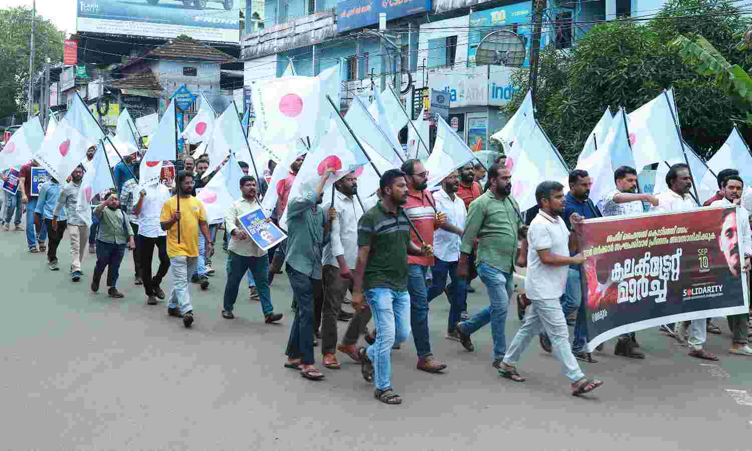 കൊടിഞ്ഞി ഫൈസല് കൊലക്കേസ്: പിണറായി-ആര്എസ്എസ് ഡീല് നടന്നുകൊണ്ടിരിക്കുന്നു: ശിഹാബ് പൂക്കോട്ടൂര് കൊടിഞ്ഞി ഫൈസല് കൊലക്കേസ്: പിണറായി-ആര്എസ്എസ് ഡീല് നടന്നുകൊണ്ടിരിക്കുന്നു: ശിഹാബ് പൂക്കോട്ടൂര്