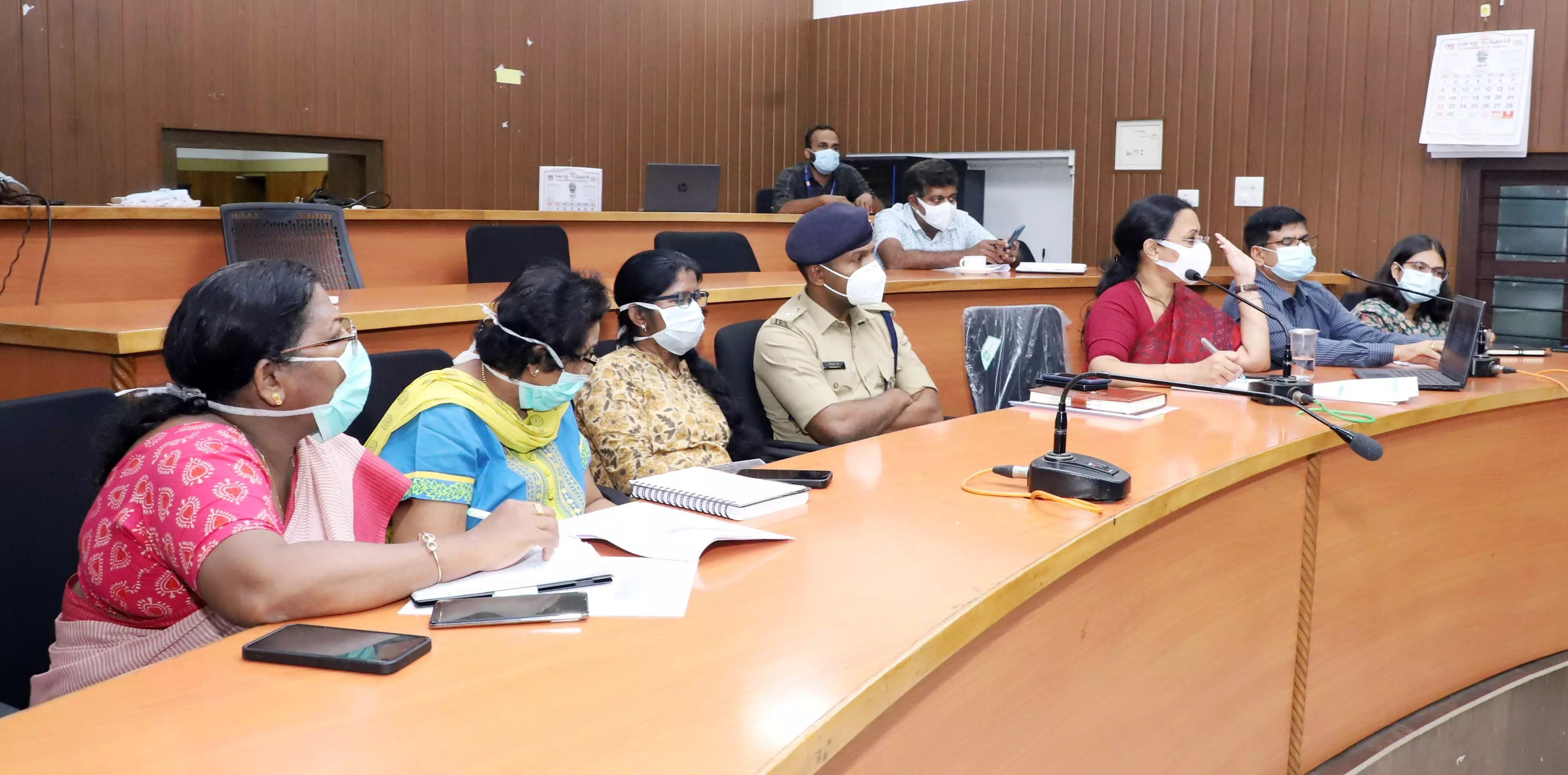 എം പോക്സ്: വൈറസ് വകഭേദം കണ്ടെത്താന് ജീനോം സീക്വന്സിങ് നടത്തും-ആരോഗ്യ മന്ത്രി എം പോക്സ്: വൈറസ് വകഭേദം കണ്ടെത്താന് ജീനോം സീക്വന്സിങ് നടത്തും-ആരോഗ്യ മന്ത്രി