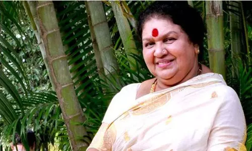 മലയാള സിനിമയുടെ പൊന്നമ്മയ്ക്ക് വിട; കവിയൂര് പൊന്നമ്മ അന്തരിച്ചു മലയാള സിനിമയുടെ പൊന്നമ്മയ്ക്ക് വിട; കവിയൂര് പൊന്നമ്മ അന്തരിച്ചു