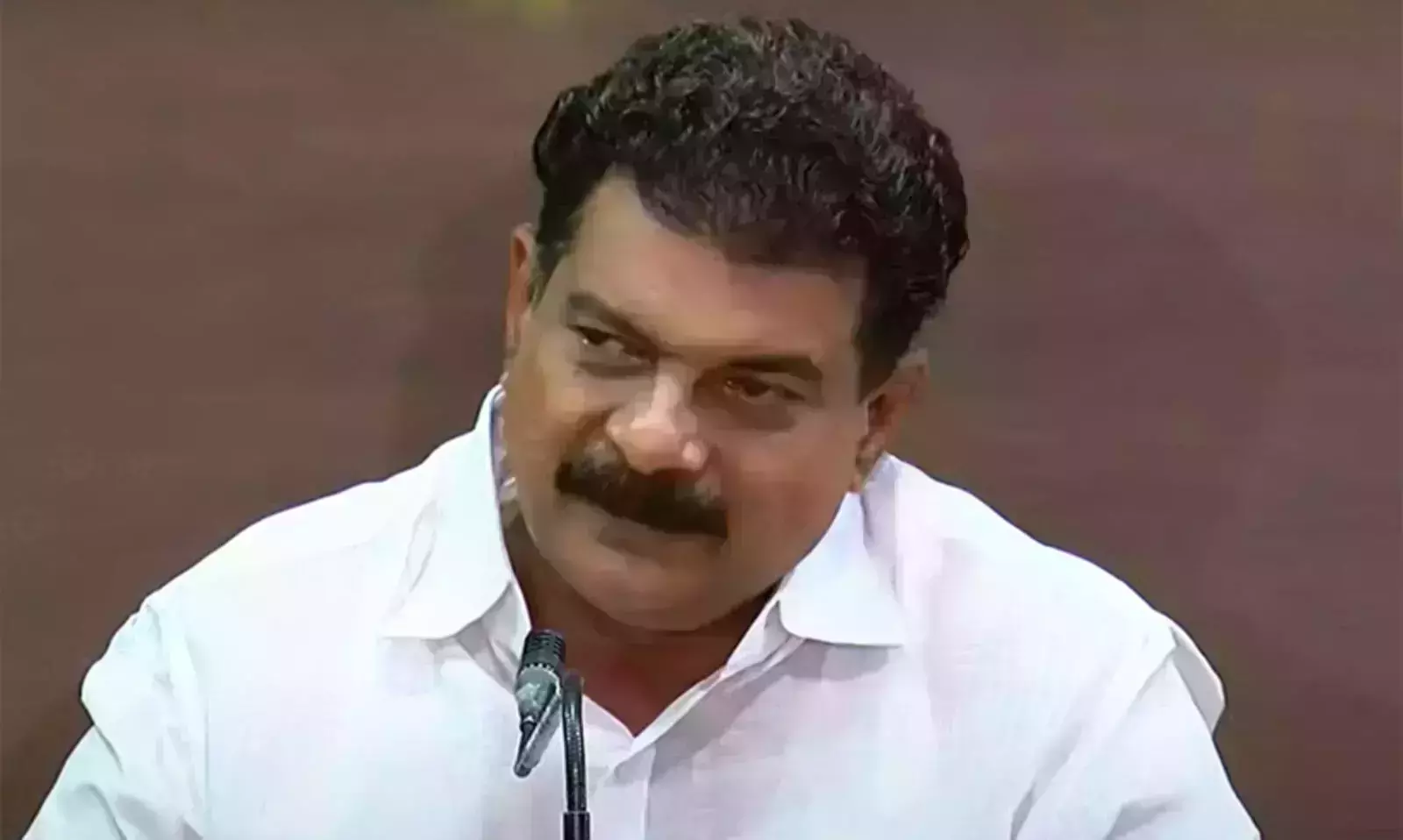 സതീശന്‍ നയിക്കുന്ന യുഡിഎഫിലേക്കില്ല; പി വി അന്‍വര്‍