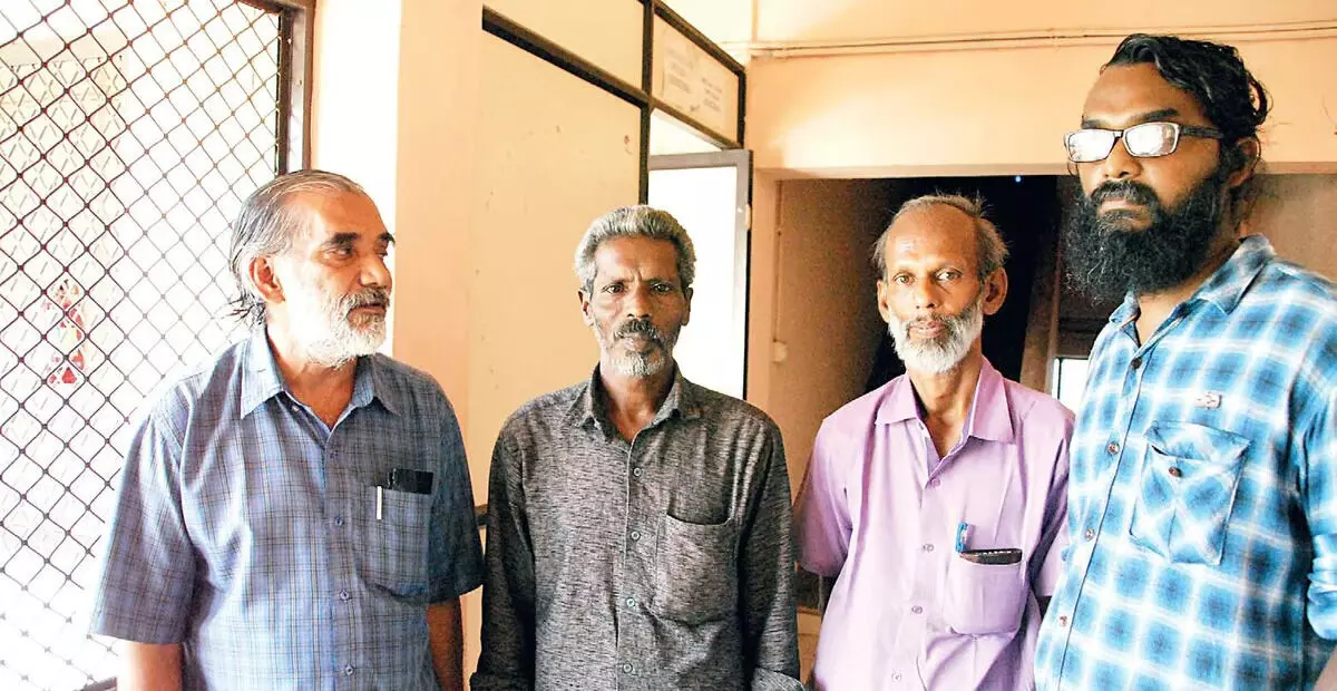 മറ്റൊരു പാനായിക്കുളം കേസ് കൂടി വെറുതെ വിട്ടു; സമാനതകളും ശിക്ഷയിലെ വ്യത്യാസവും ചൂണ്ടിക്കാട്ടി കുറിപ്പ് മറ്റൊരു പാനായിക്കുളം കേസ് കൂടി വെറുതെ വിട്ടു; സമാനതകളും ശിക്ഷയിലെ വ്യത്യാസവും ചൂണ്ടിക്കാട്ടി കുറിപ്പ്
