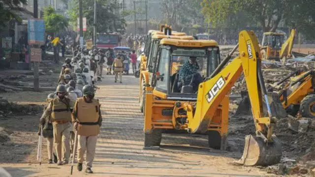 അസം ബുള്ഡോസര് രാജ്; വെടിവയ്പില് കൊല്ലപ്പെട്ടത് രണ്ടുപേര്; മൂന്നുദിവസത്തിനിടെ 237 കെട്ടിടങ്ങള് തകര്ത്തു അസം ബുള്ഡോസര് രാജ്; വെടിവയ്പില് കൊല്ലപ്പെട്ടത് രണ്ടുപേര്; മൂന്നുദിവസത്തിനിടെ 237 കെട്ടിടങ്ങള് തകര്ത്തു