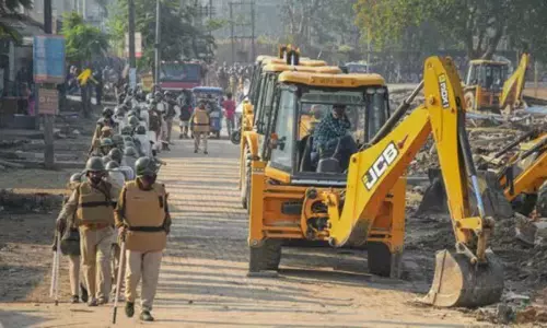 അസം ബുള്‍ഡോസര്‍ രാജ്; വെടിവയ്പില്‍ കൊല്ലപ്പെട്ടത് രണ്ടുപേര്‍; മൂന്നുദിവസത്തിനിടെ 237 കെട്ടിടങ്ങള്‍ തകര്‍ത്തു