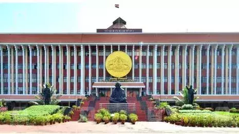 വിവാദങ്ങള് കത്തിനില്ക്കെ നാളെ നിയമസഭ സമ്മേളനം വിവാദങ്ങള് കത്തിനില്ക്കെ നാളെ നിയമസഭ സമ്മേളനം