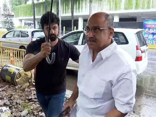 ബലാത്സംഗക്കേസ്; സിദ്ദിഖിനെ ചോദ്യം ചെയ്ത് വിട്ടയച്ചു ബലാത്സംഗക്കേസ്; സിദ്ദിഖിനെ ചോദ്യം ചെയ്ത് വിട്ടയച്ചു